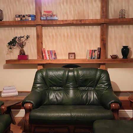 Large 2 Bed Holiday Let In Central Ystradgynlais Екстериор снимка